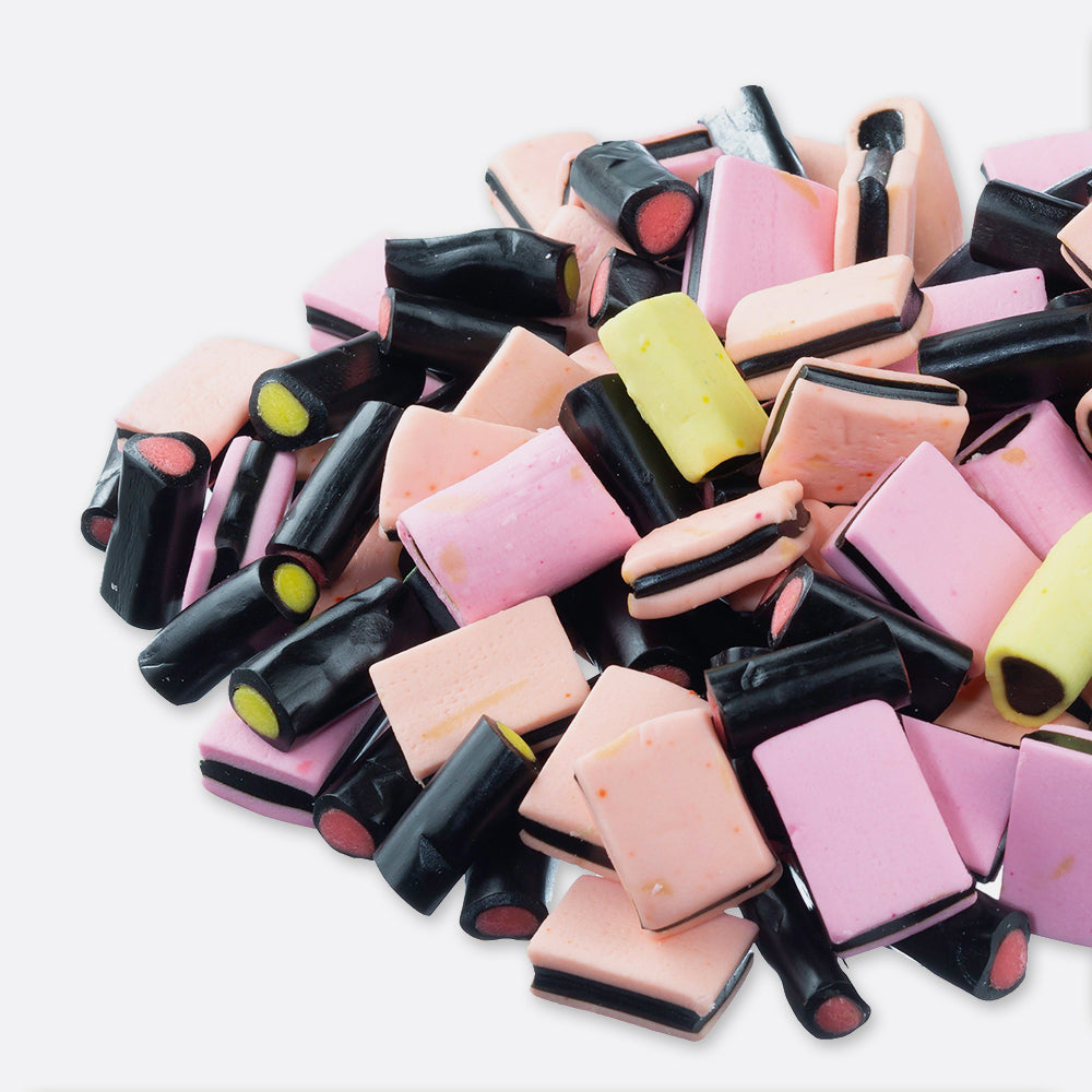 062-BLACK-AND-FRUIT-FLAVORED-LICORICE.jpg