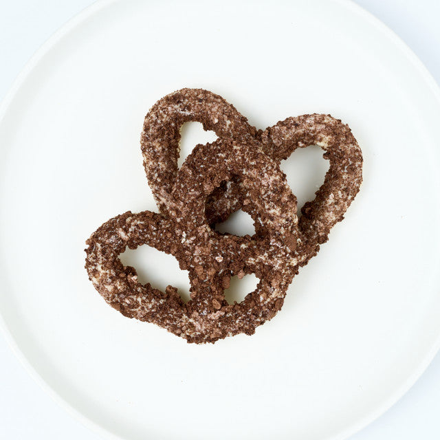 White-Chocolate-Covered-Oreo-Pretzel